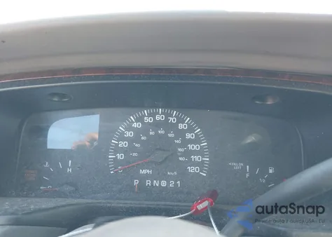 2000 Lincoln Town Car Signature из США, поврежденный, VIN 1LNHM82W5YY915443